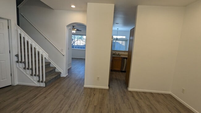 Building Photo - NICE 3 BDRM, 3 BATH, 2-CAR GARAGE + CLUBHO...
