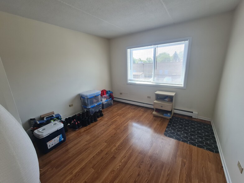 Building Photo - 215 E Naperville Rd