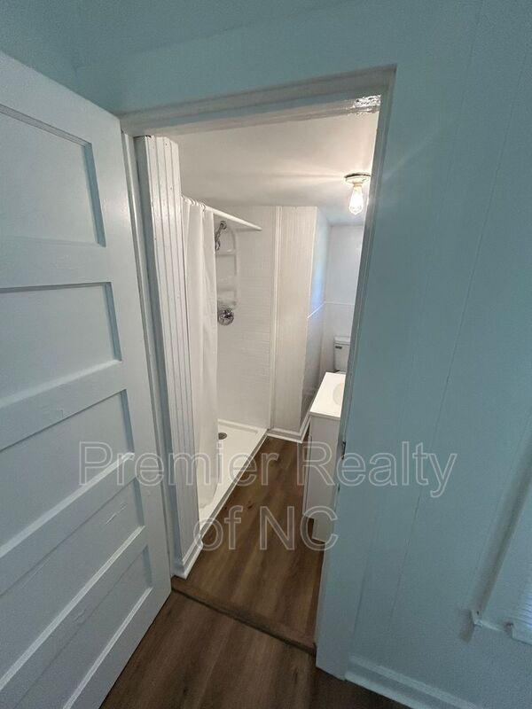 Building Photo - 1183 Rainbow Rd