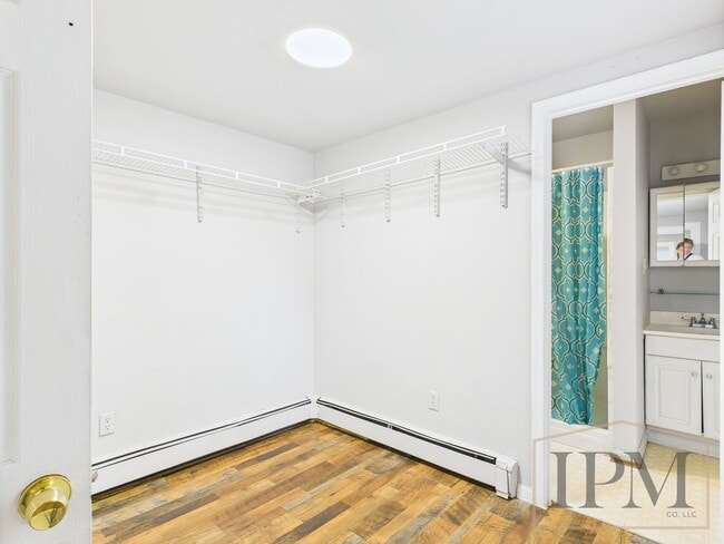 Building Photo - Available Now Cozy 1 Bedroom 1st floor Apa...