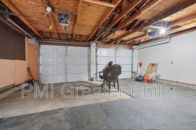 Building Photo - 1523 W Cheltenham Ave
