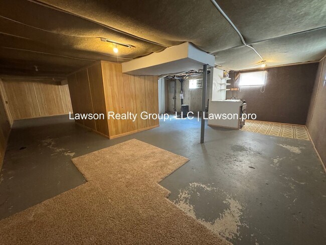 Building Photo - Three Bedroom Brick Ranch with Full Basement and Yard