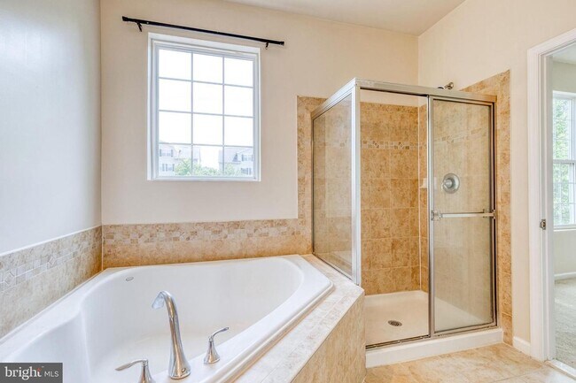 Building Photo - Welcome to Observation Drive! This lovely 3bd 2.5bth home is ready and waiting for you.