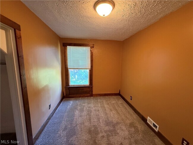 Building Photo - 1076 Ackley St