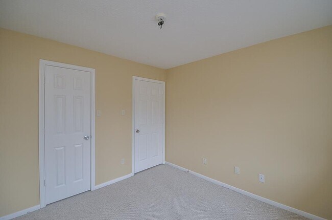 Building Photo - 139 Skycrest Dr
