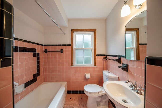 Building Photo - Charming 4-Bedroom Home in Prime Beachwood...