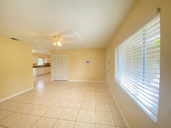 Building Photo - 3 Bed / 2 bath / 1 Car Garage Home with La...