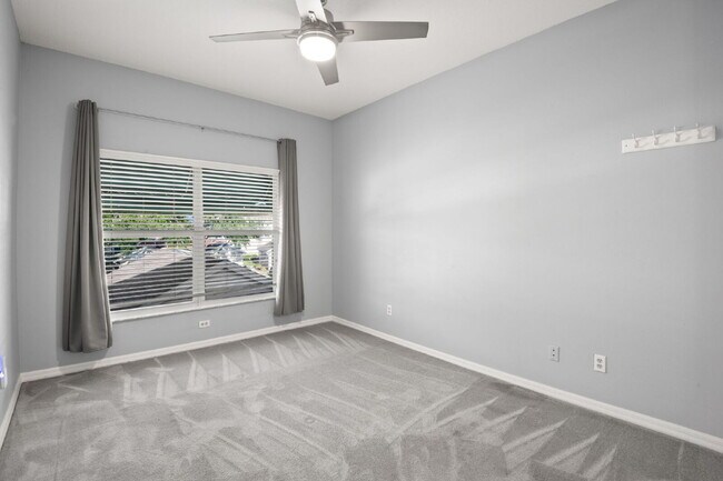 Building Photo - "Spacious 3-Bed, 2-Bath Condo Retreat in V...