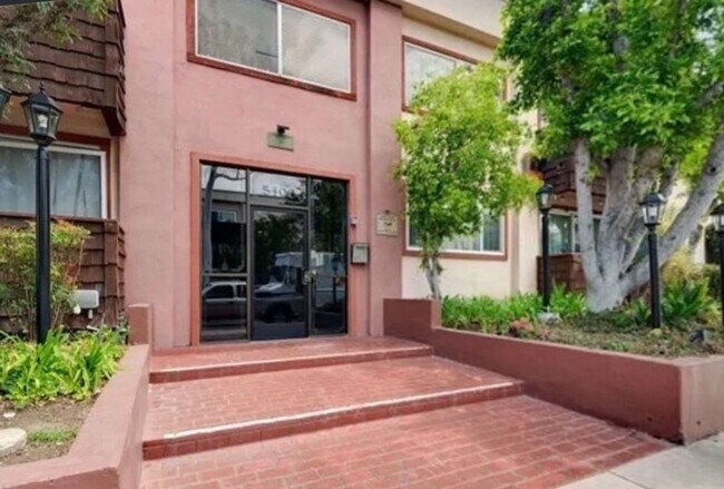 Building Photo - Remodeled 1 bedroom in Encino