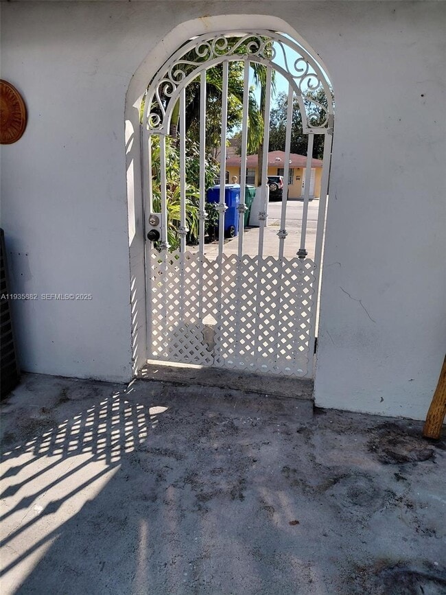 Building Photo - 3503 SW 24th St