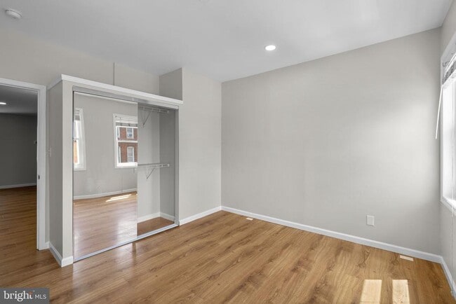 Building Photo - 1305 Light St
