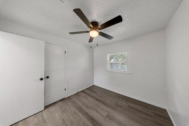 Building Photo - 3232 Parker Dr