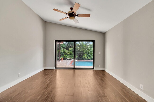 Building Photo - 7770 Villa Nova Dr