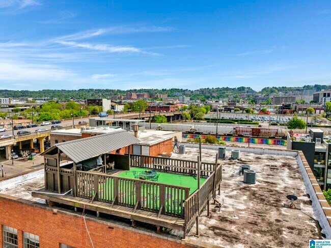 Building Photo - 2112 Morris Ave
