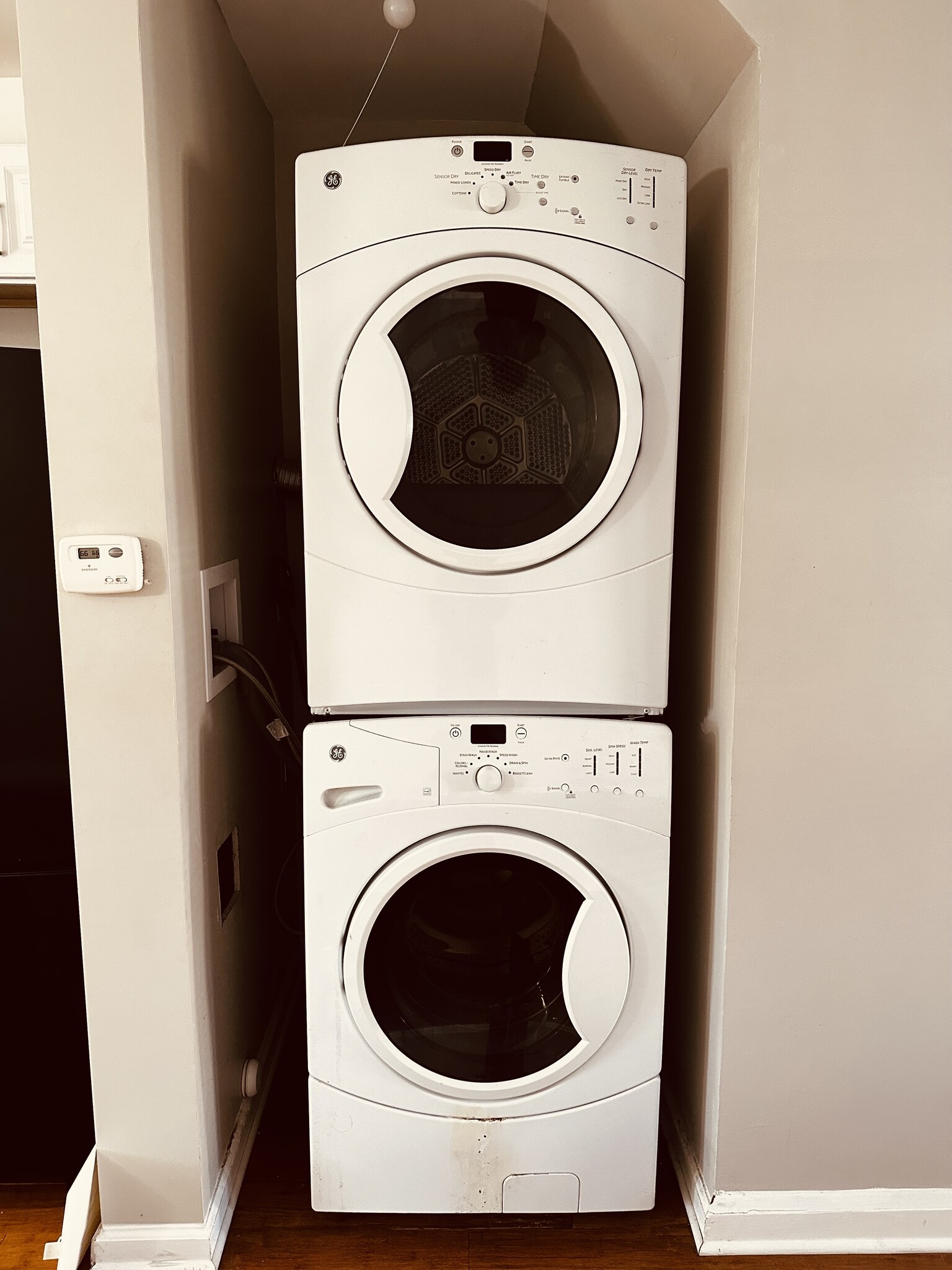 Laundry - 2136 Parksley Ave