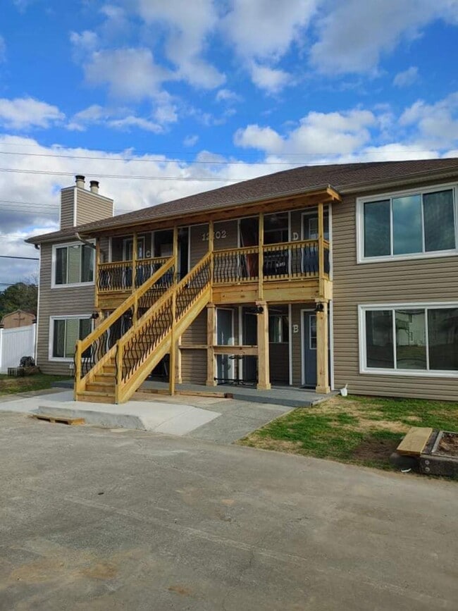 Building Photo - 12102 Carriage Ct SE