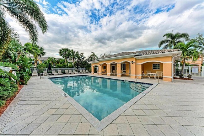 Building Photo - 1501 Napoli Dr W