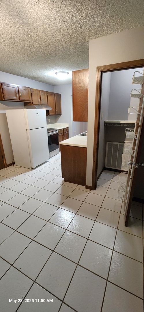 Building Photo - You'll love this 2BR + bsmt bonus rooms ra...