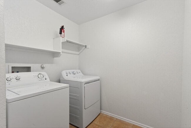 Building Photo - 2642 Grayson Way