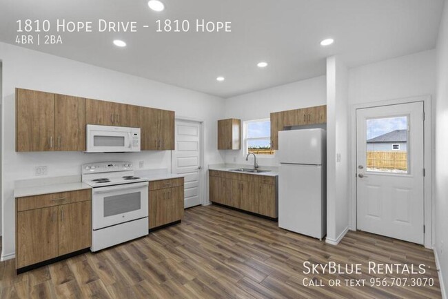 Building Photo - 1810 Hope Dr