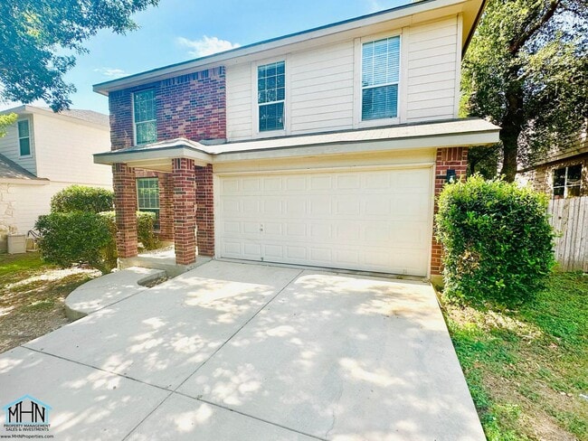 Building Photo - Big & Beautiful 5 bed/3.5 bath 2 Story hom...