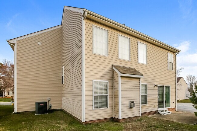 Building Photo - 926 Marthas View Dr NW