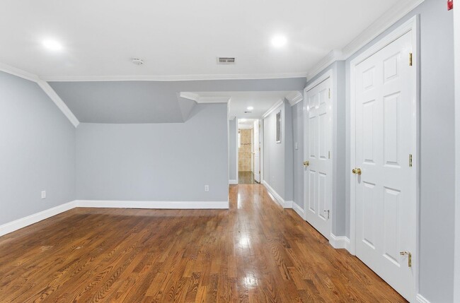 Building Photo - 168 New York Ave