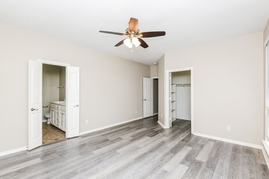 Building Photo - 10505 Big Oak Dr