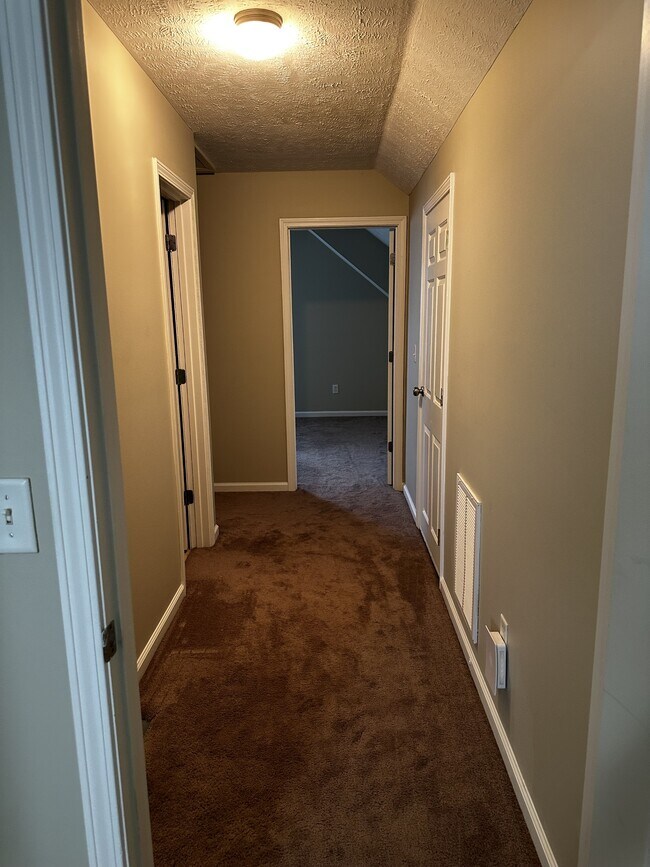 Building Photo - 2480 Oak Hill Dr