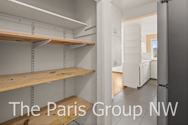 Building Photo - Delightful Magnolia 4br Remodel * Walkable Salmon Bay Location, Central Yet Quiet