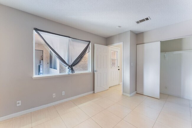 Building Photo - Two-bedroom, one bath single story townhou...