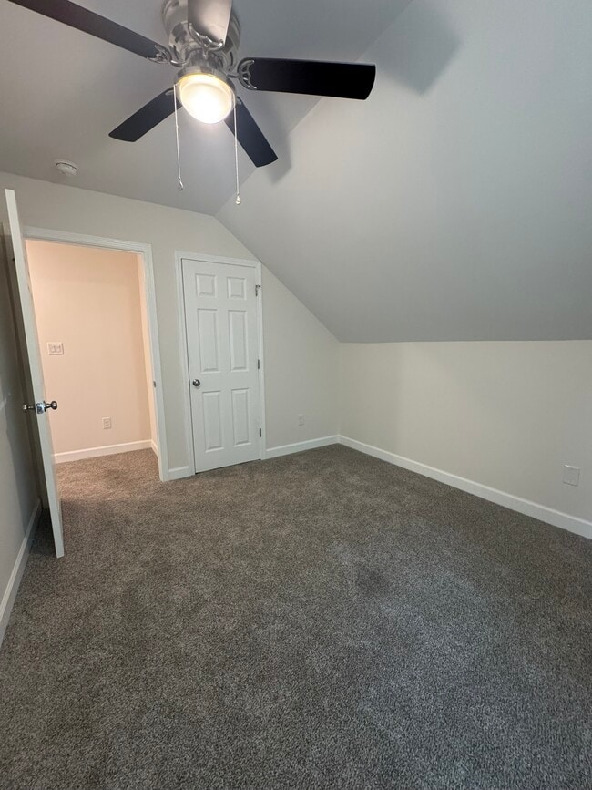 Building Photo - Hicks Duplex