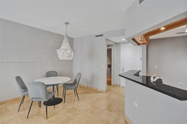 Building Photo - 801 Brickell Key Blvd