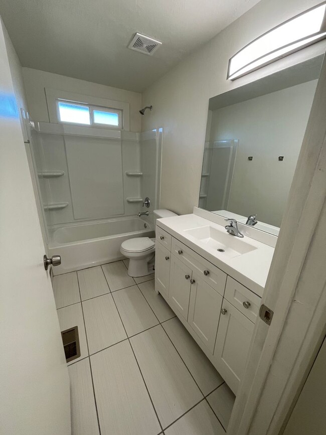 Building Photo - 3-Bedroom Twin Home with Private Backyard