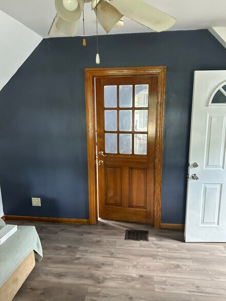 Primary Photo - 7412 S Green St