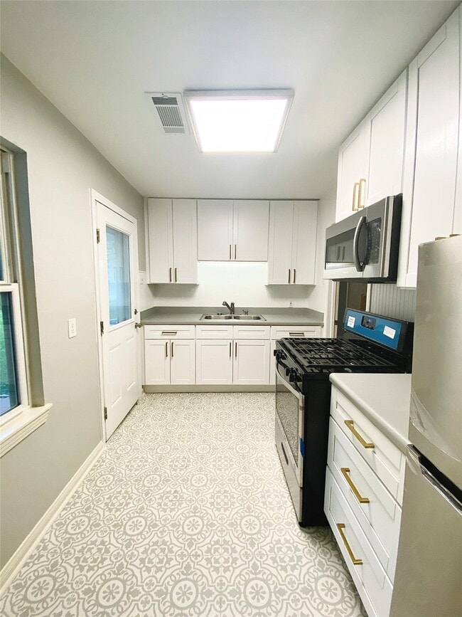 Building Photo - 8206 Montridge Dr