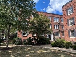 Building Photo - One Bedroom Apartment in Palisades NW Incl...