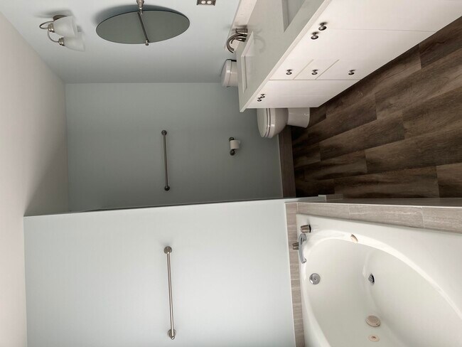 Building Photo - 1911 SE Gaskins Cir