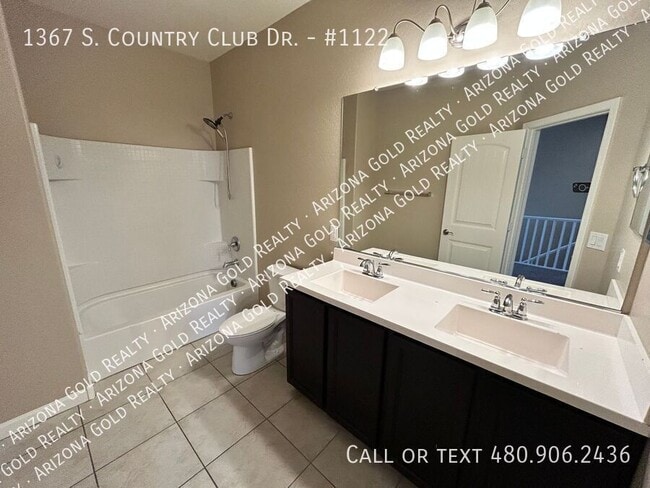 Building Photo - 1367 S Country Club Dr