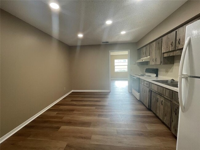 Building Photo - 1350 S Alto Verde Terrace