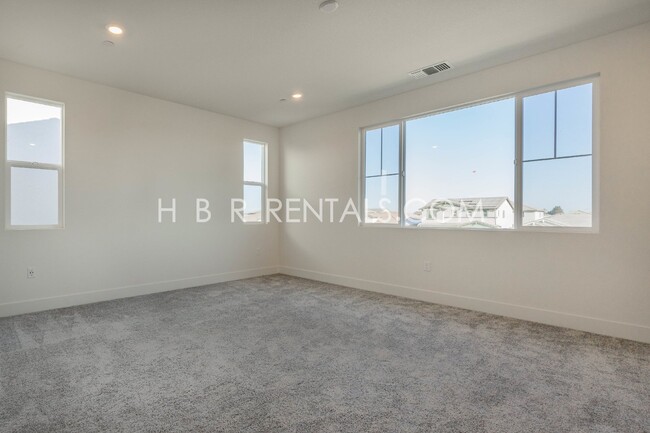 Building Photo - BRAND NEW CONSTRUCTION: Spacious 5-Bed San...