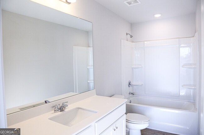 Building Photo - 19 Springwood Ln