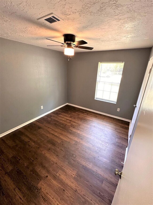 Building Photo - 2321 Gladys St, Beaumont TX 77702