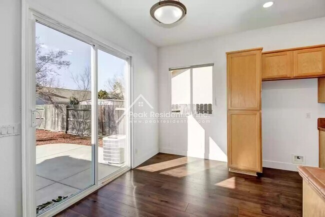 Building Photo - Wonderful 3bd/2ba Elk Grove Home with 2 Car Garage