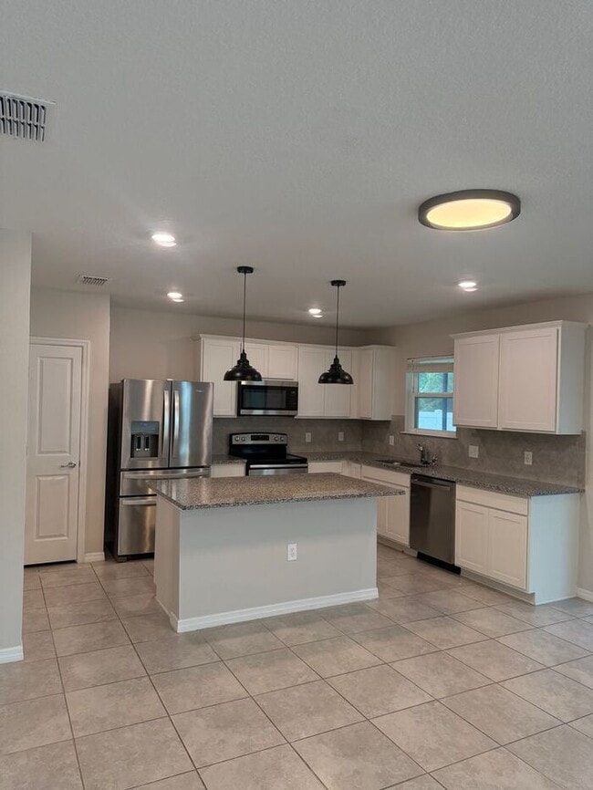 Building Photo - Beautiful/Like New Home in Winter Haven