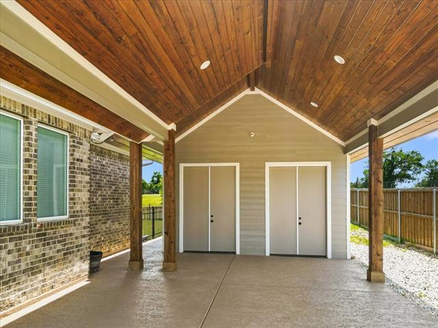 Building Photo - 850 San Saba E