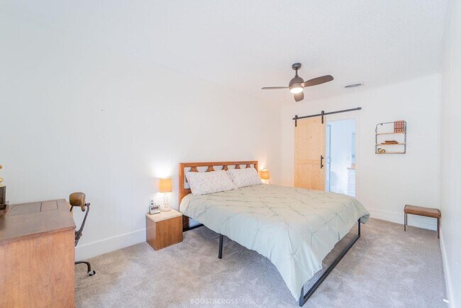 Building Photo - AUGUST PRE-LEASE! ADORABLE 3 bedroom!