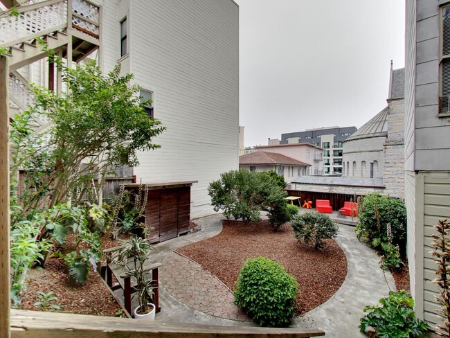 Building Photo - One Bedroom Available Now in Pac Heights!!