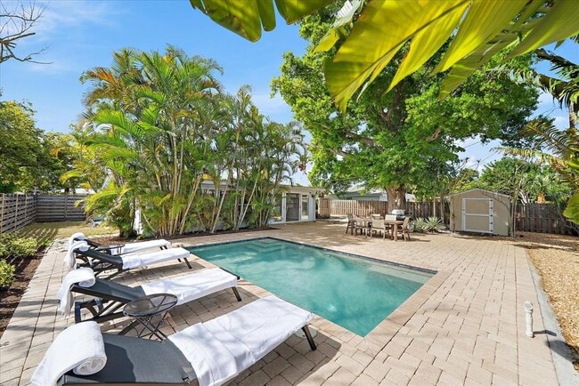 Building Photo - 2650 Leafy Ln