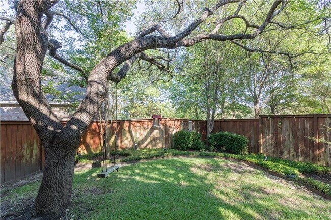 Building Photo - West Austin 3x3 Cozy Home!